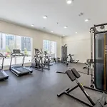 Spacious Studio I City Skyline View I Sleeps 3