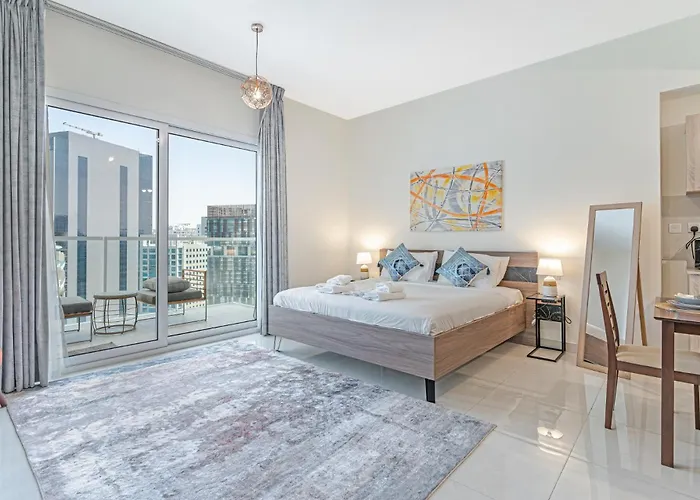 Spacious Studio I City Skyline View I Sleeps 3