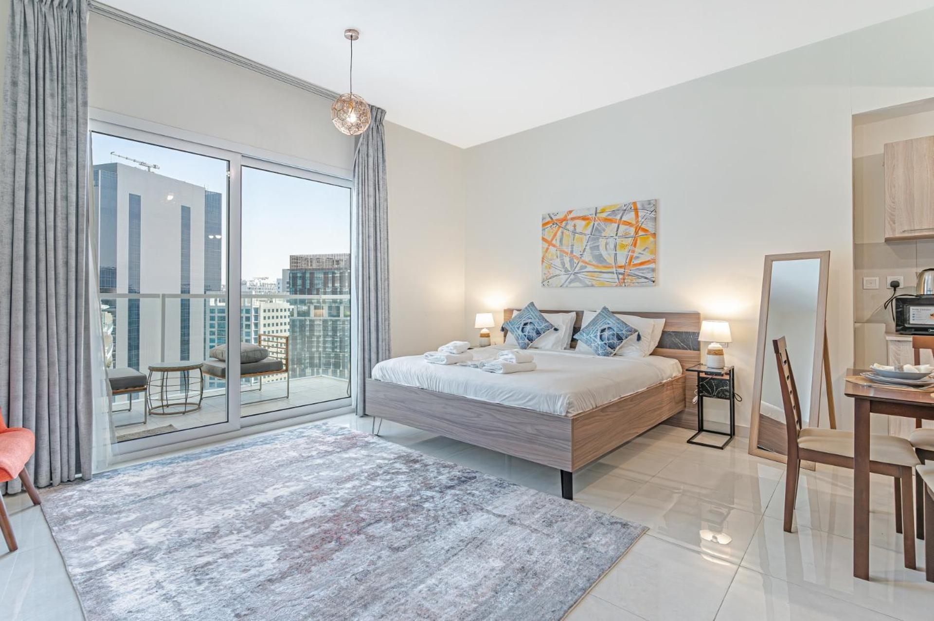 Apartment Spacious I Skyline View I Sleeps 3 Dubai