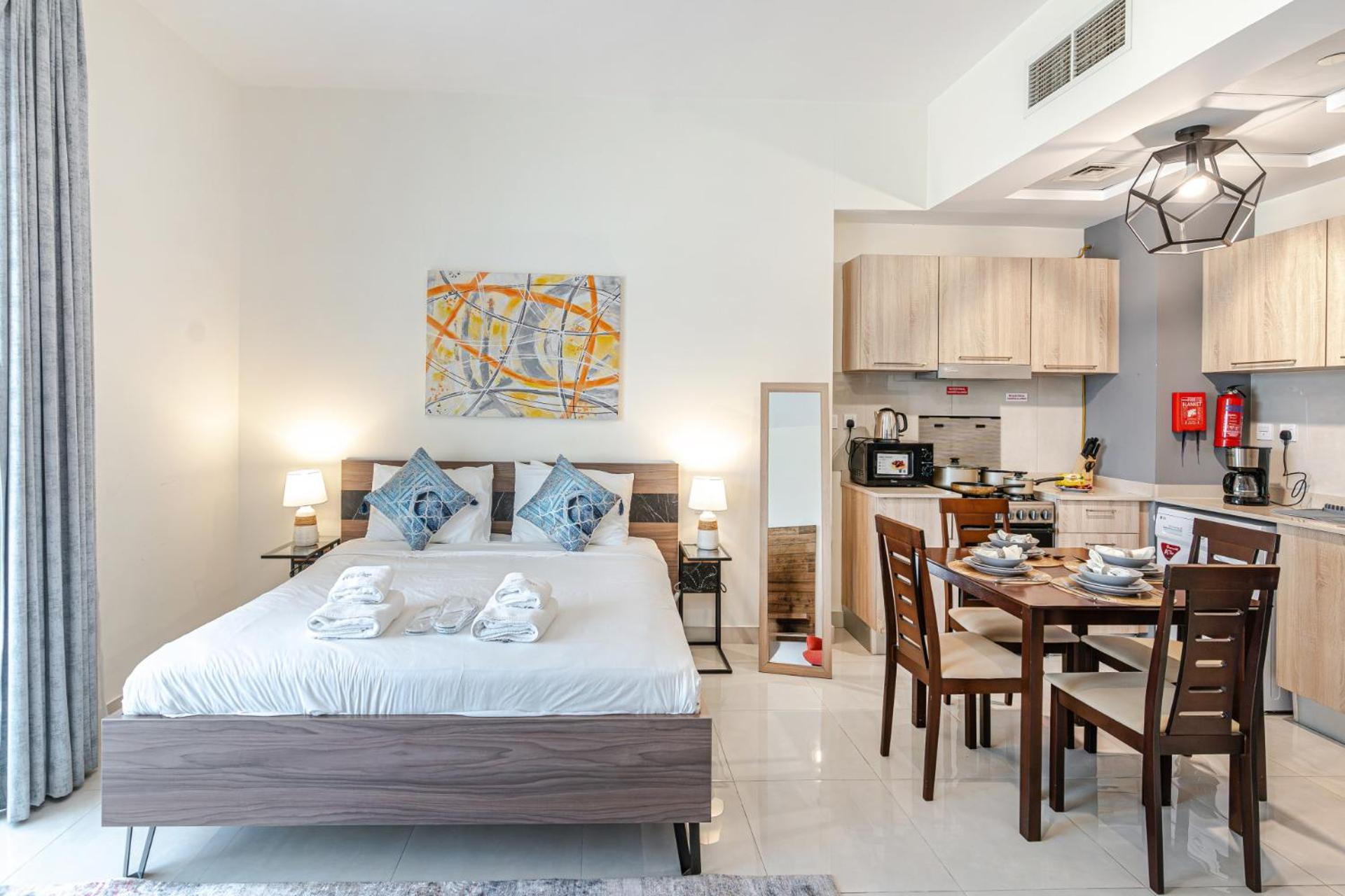 Apartment Spacious I Skyline View I Sleeps 3 *