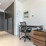Spacious Studio I City Skyline View I Sleeps 3