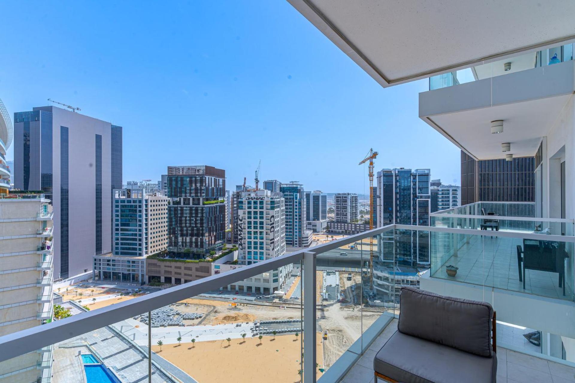 Spacious I Skyline View I Sleeps 3 Apartment *